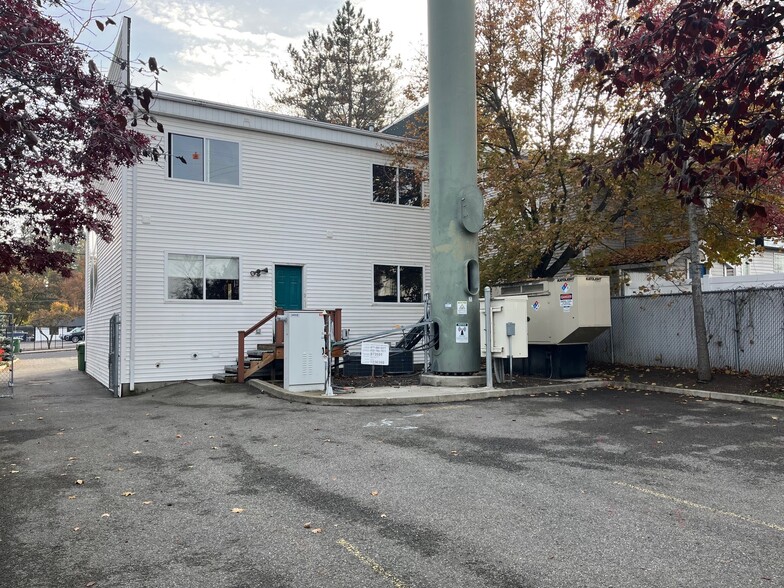 2715 E 31st Ave, Spokane, WA for rent - Building Photo - Image 2 of 9