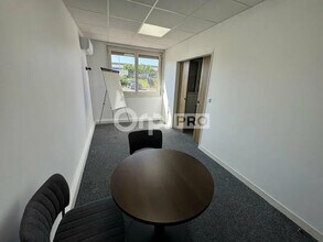 Office in Caluire-et-Cuire to rent Interior Photo- Image 2 of 10