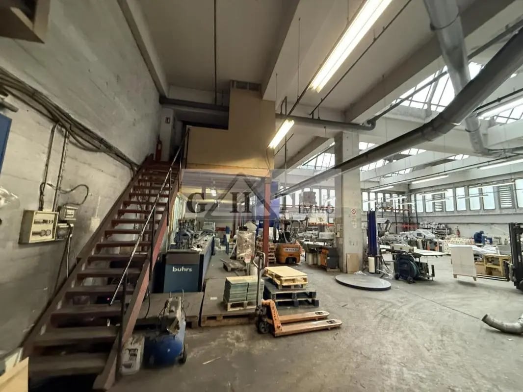 Industrial in Montreuil to rent Interior Photo- Image 1 of 6