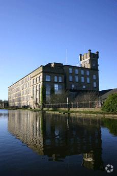 Grimshaw Ln, Macclesfield to rent Building Photo- Image 1 of 2