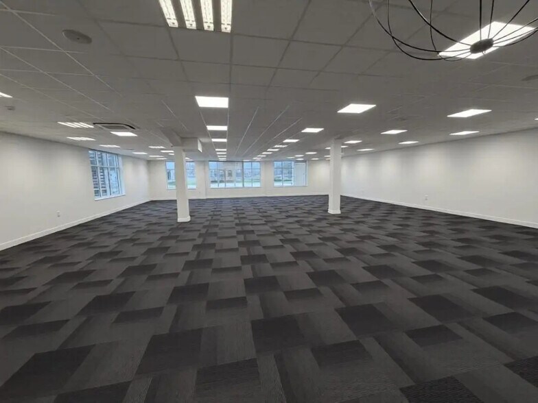 Retail in Bègles to rent - Interior Photo - Image 2 of 8