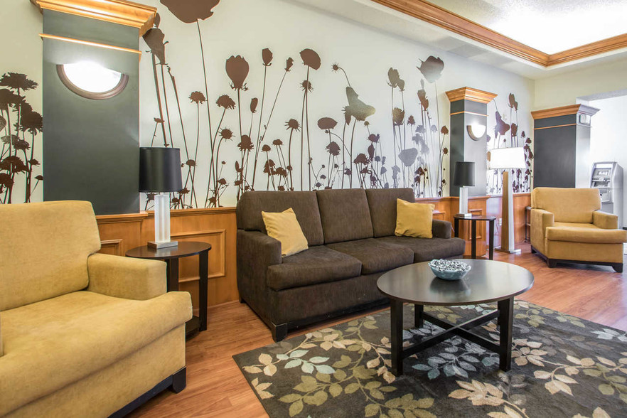 3912 Motel Rd, Sheboygan, WI for sale - Lobby - Image 1 of 1