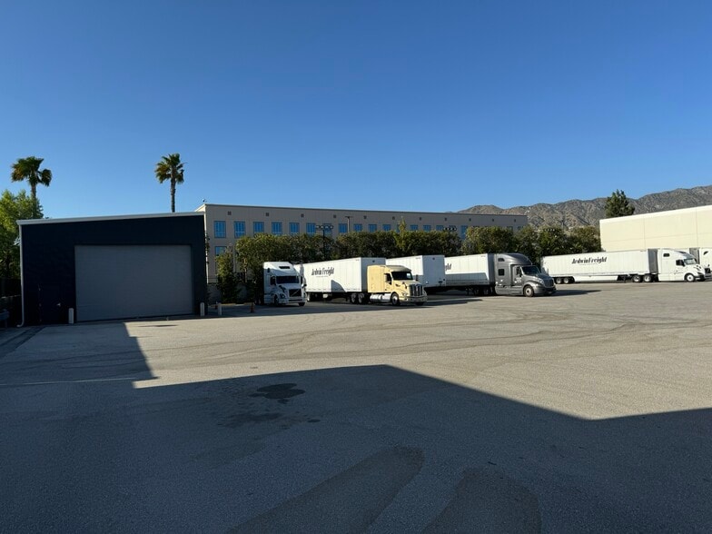 2940 N Hollywood Way, Burbank, CA for rent - Building Photo - Image 3 of 14