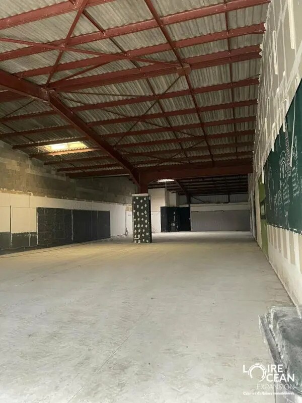 Retail in Angers for sale Interior Photo- Image 1 of 5