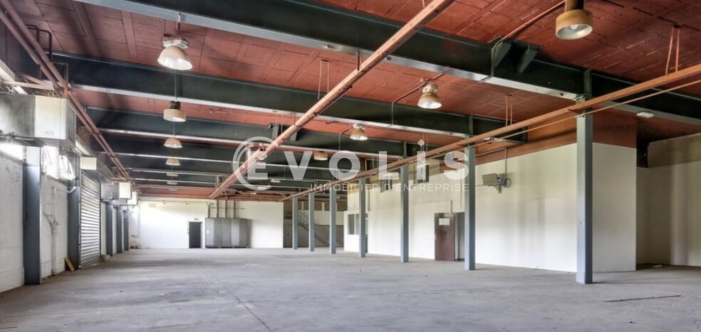 1 Rue Blaise Pascal, Chilly-Mazarin to rent - Interior Photo - Image 2 of 8