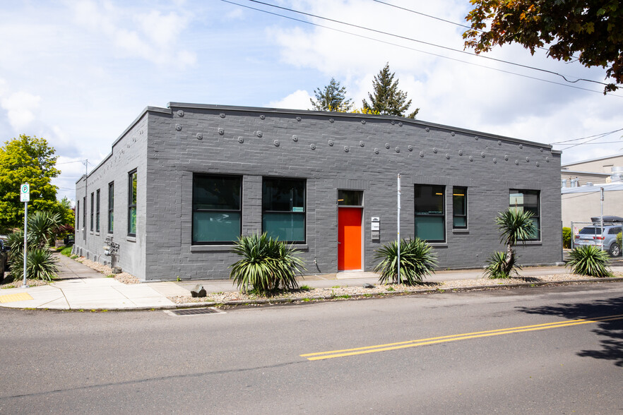 2335 SE 50th Ave, Portland, OR for sale - Building Photo - Image 1 of 17