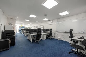 1 The Broadway, London to rent Interior Photo- Image 2 of 5