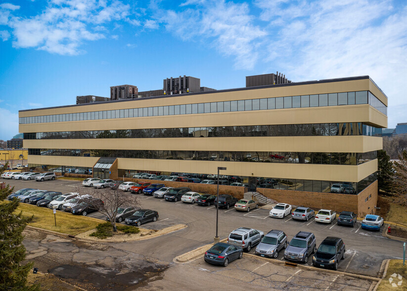 7831 Glenroy Rd, Bloomington, MN for sale - Building Photo - Image 1 of 10