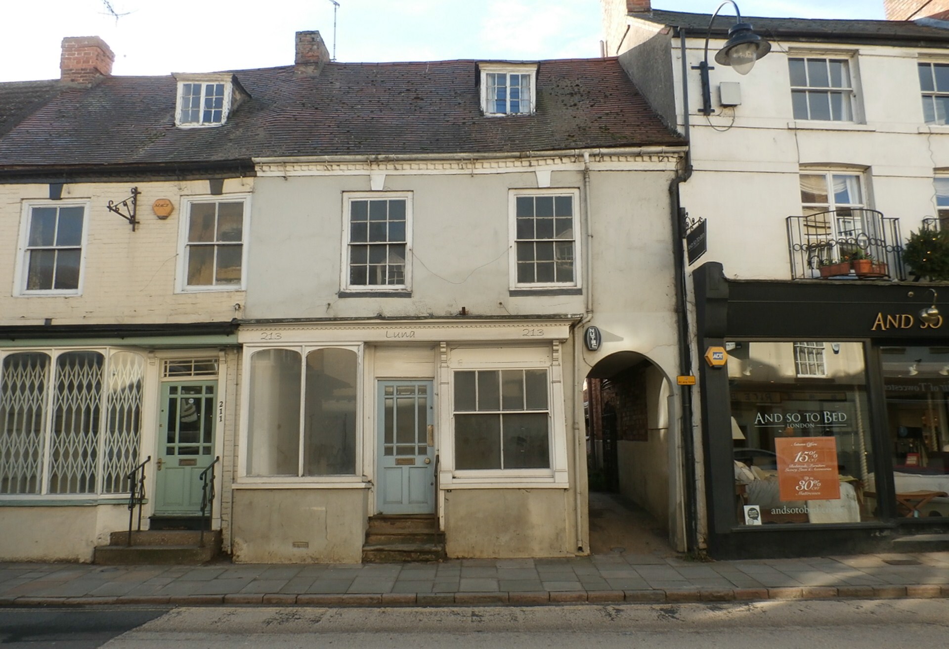 211-213 Watling St, Towcester for sale Primary Photo- Image 1 of 1