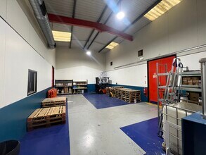 16 Caswell Rd, Northampton to rent Interior Photo- Image 2 of 2