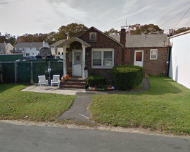 295 Centre Ave, Lindenhurst, NY for rent Primary Photo- Image 1 of 12