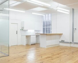3 Plough Yard, London to rent Interior Photo- Image 2 of 4