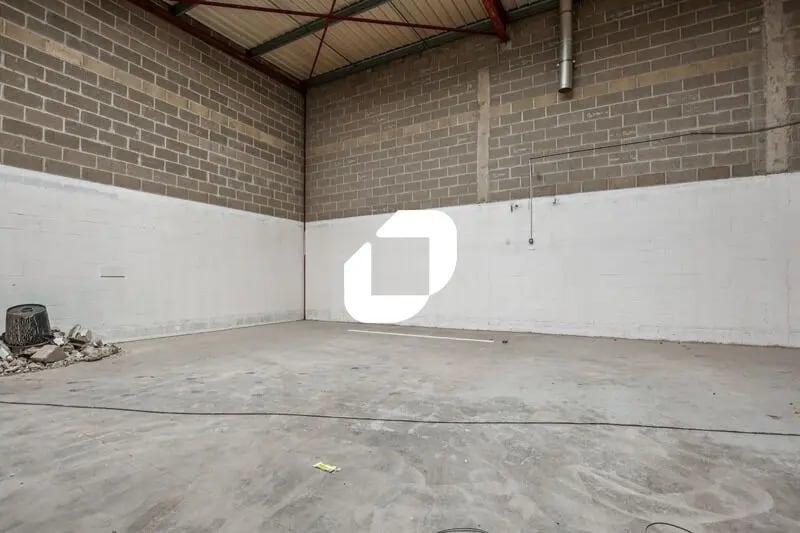 Location Local d'activités 356 m² - Photo 1