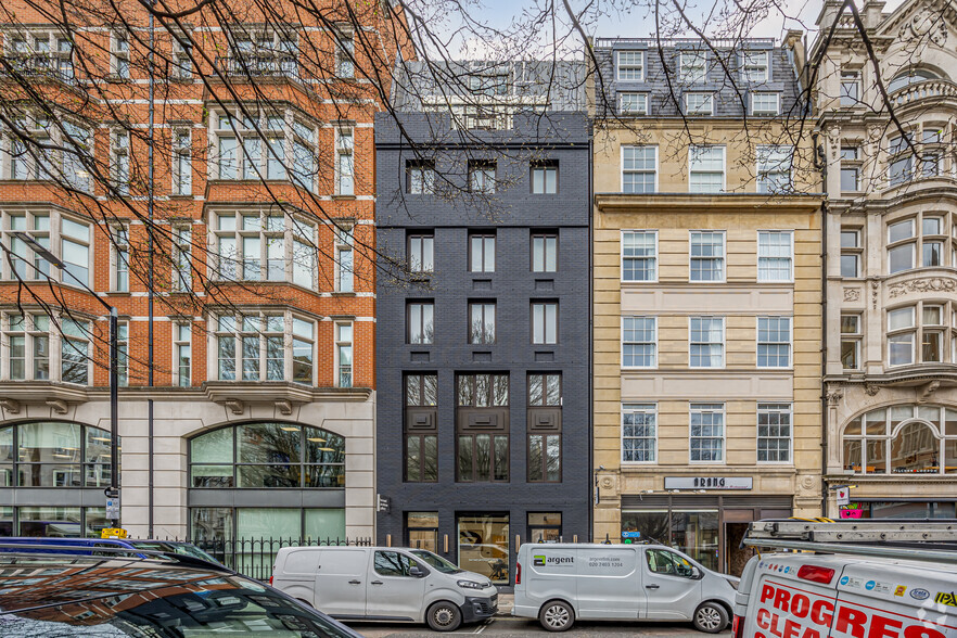 8 Golden Sq, London for rent - Primary Photo - Image 1 of 3