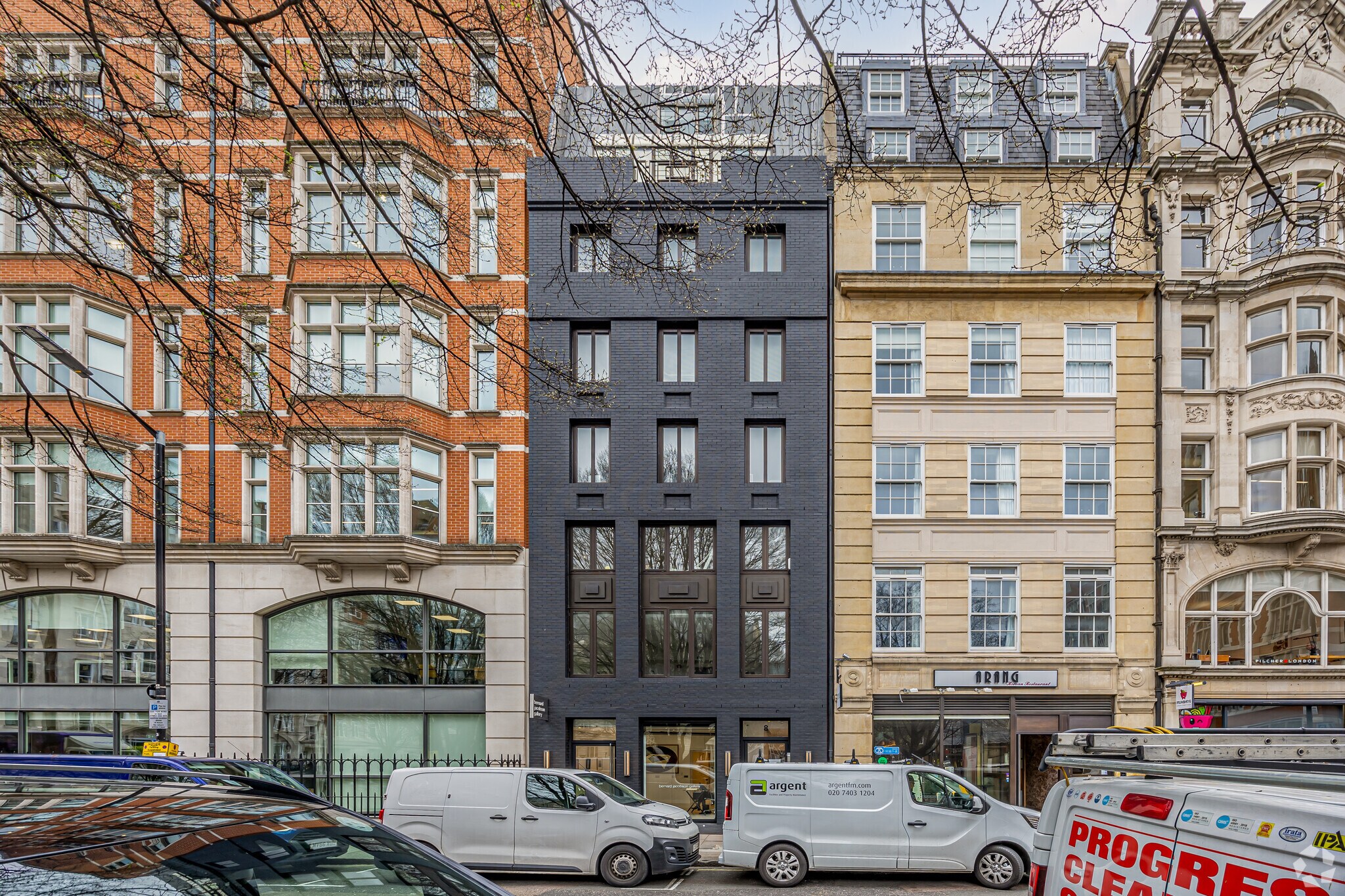 8 Golden Sq, London for sale Primary Photo- Image 1 of 1