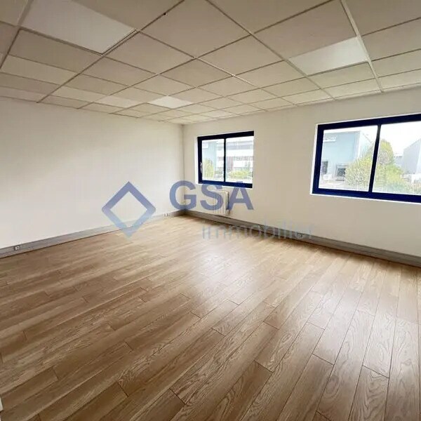 Office in Lisses to rent Interior Photo- Image 1 of 8