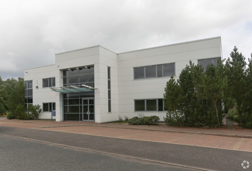 1 Langlands Gate, East Kilbride to rent - Building Photo - Image 2 of 2