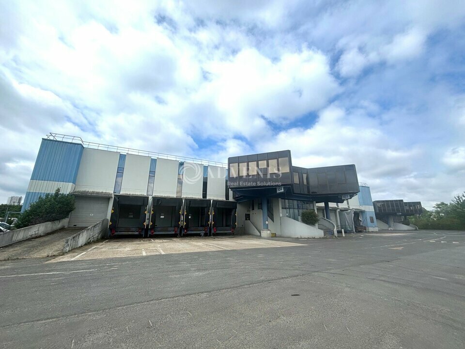 Light Industrial in Fontenay-sous-Bois to rent Building Photo- Image 1 of 9