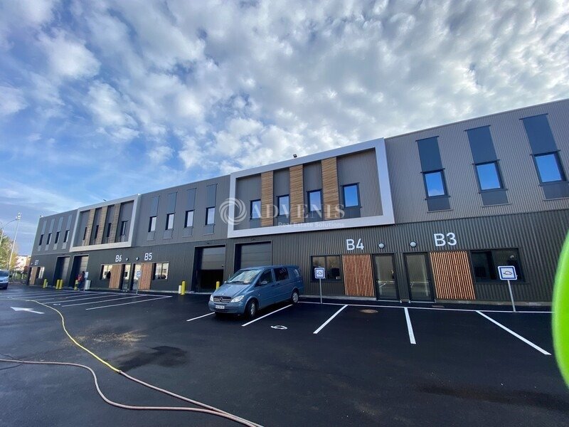 17 Rue Emile Levassor, Les Mureaux to rent Building Photo- Image 1 of 13