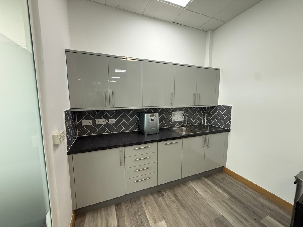 Anchor Blvd, Dartford to rent Interior Photo- Image 1 of 9
