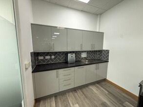 Anchor Blvd, Dartford to rent Interior Photo- Image 1 of 9
