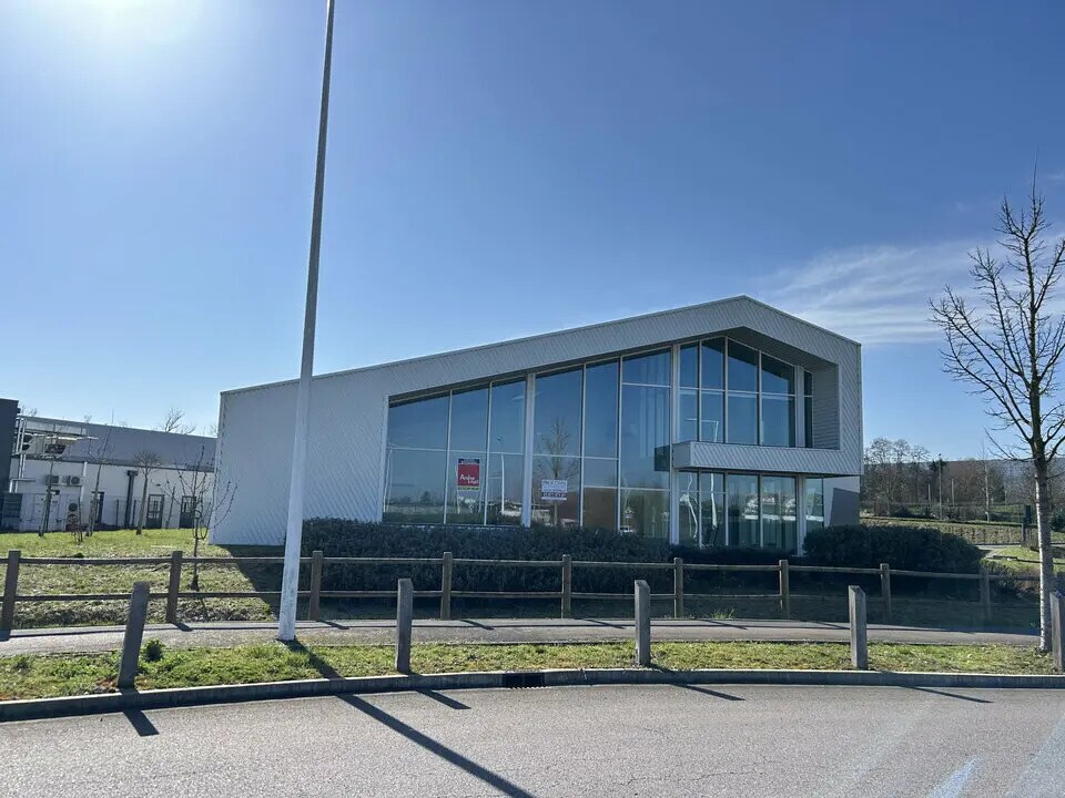 Location Local d'activités 1 200 m² - Photo 1