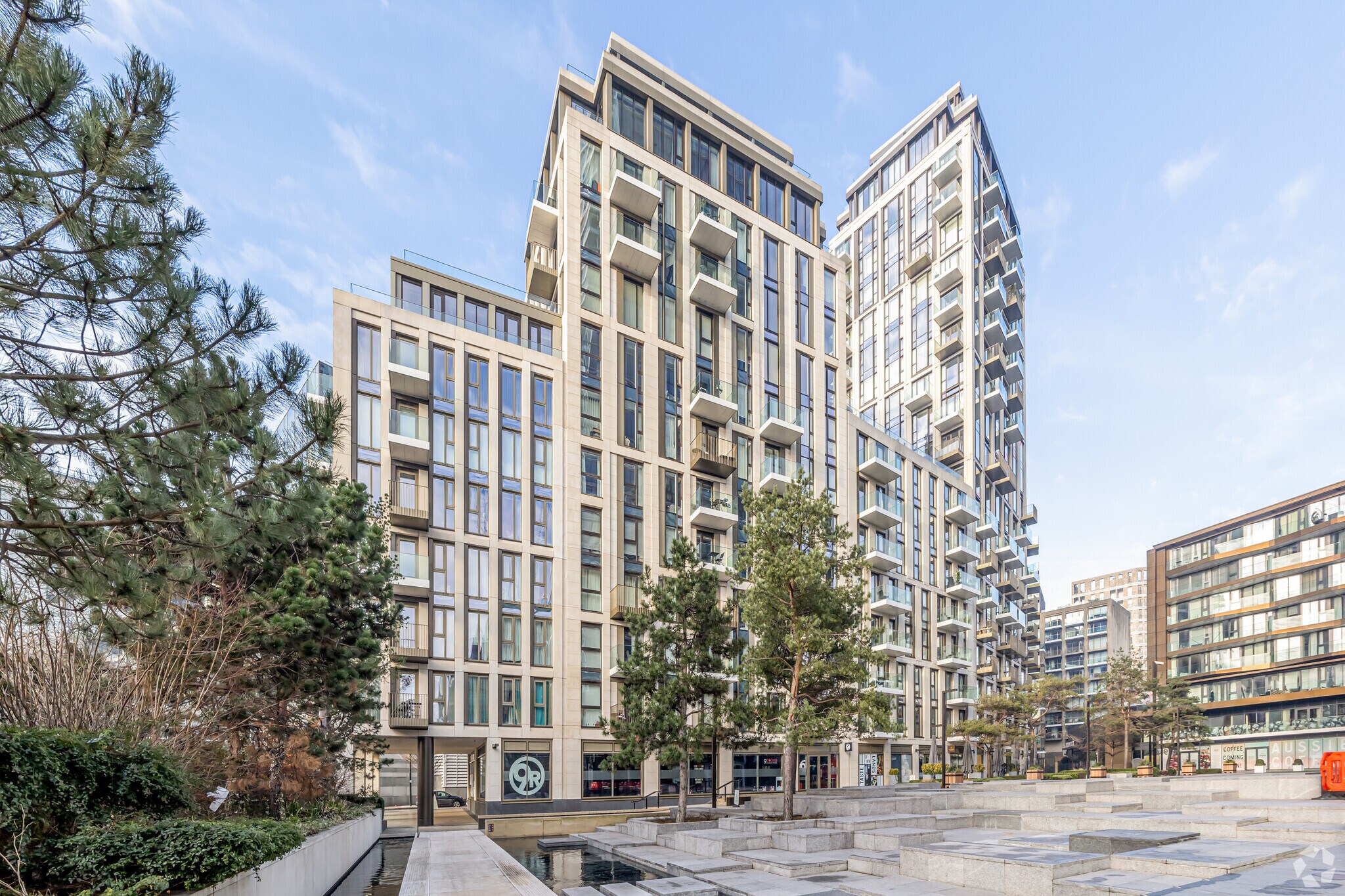 144-150 Vaughan Way, London for sale Primary Photo- Image 1 of 1