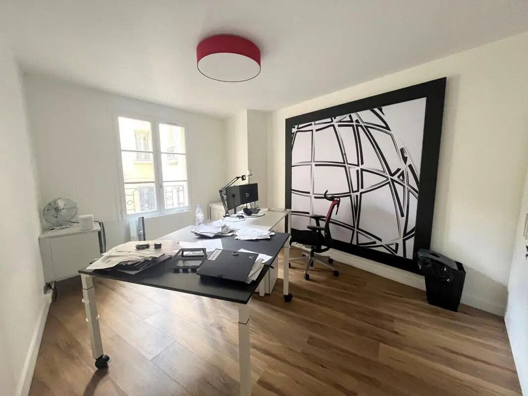 Office in Saint-Germain-en-Laye to rent Building Photo- Image 1 of 9