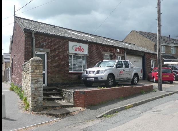 32 Spring St, Irthlingborough for sale - Primary Photo - Image 1 of 1