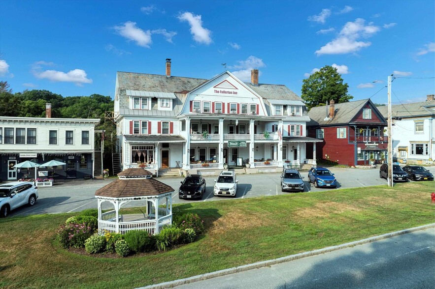 40 Common St, Chester, VT for sale - Primary Photo - Image 1 of 18