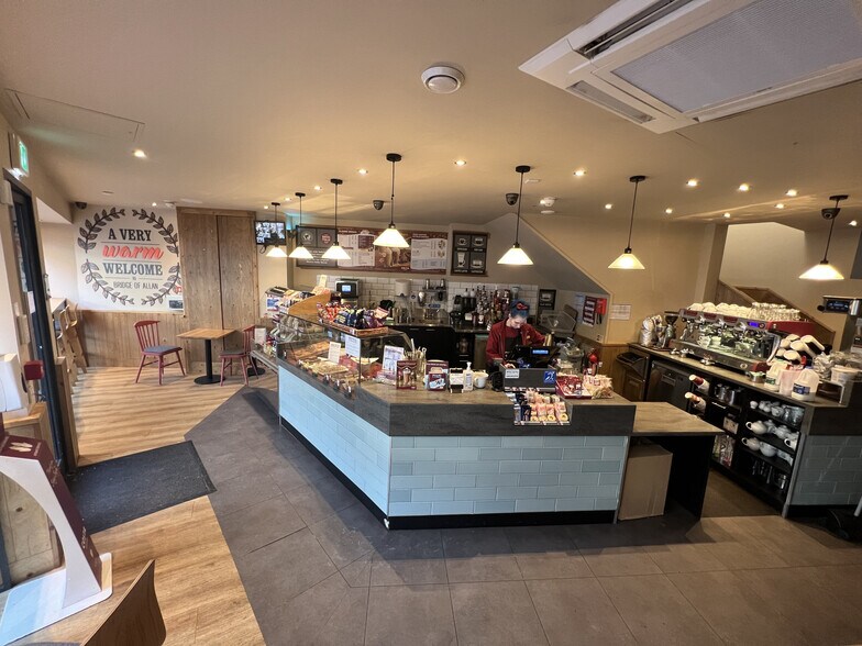 8-10 Henderson St, Bridge Of Allan to rent - Interior Photo - Image 2 of 5