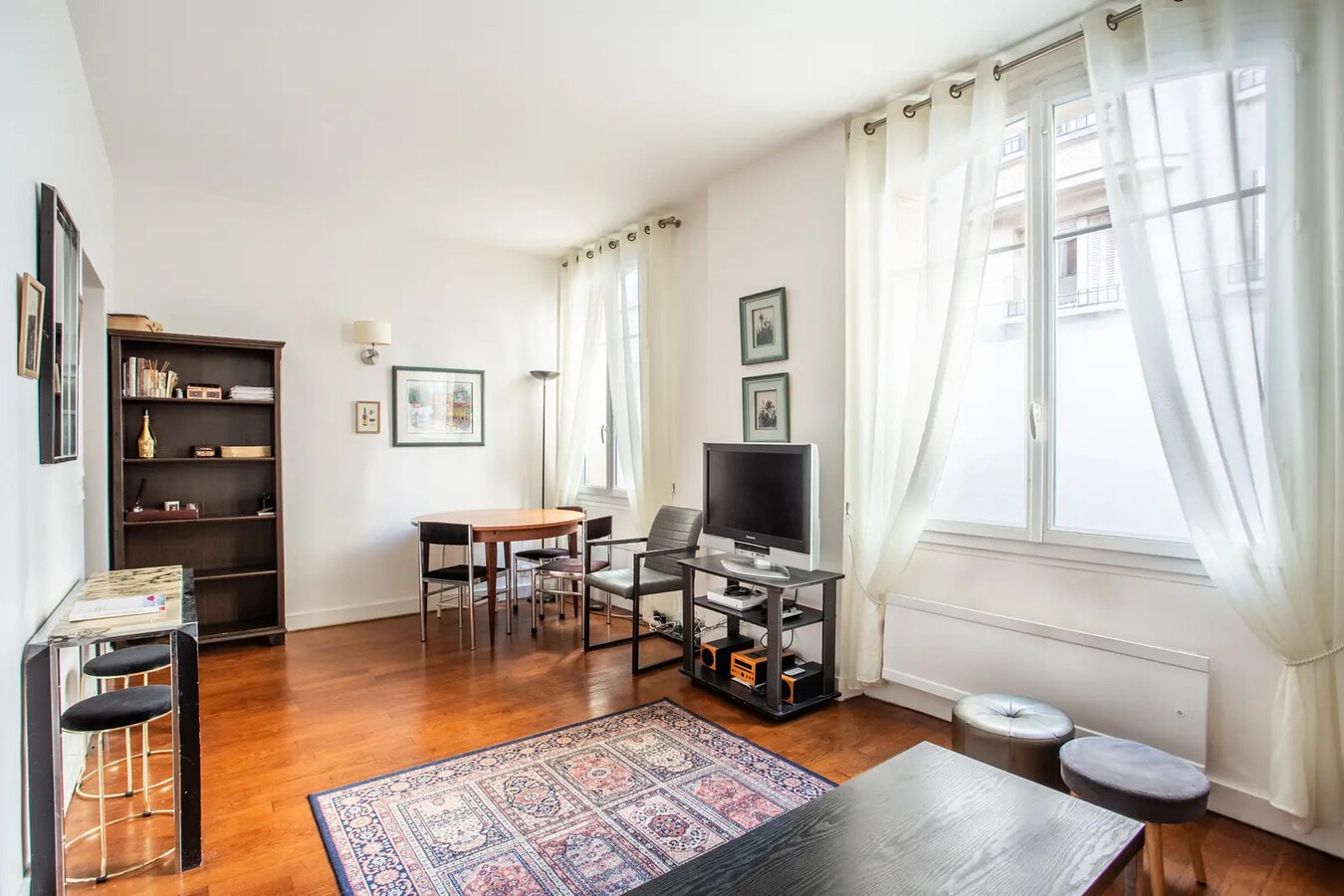 Paris, PAR 75017 - Unit undefined - - Interior Photo - Image 2 of 5