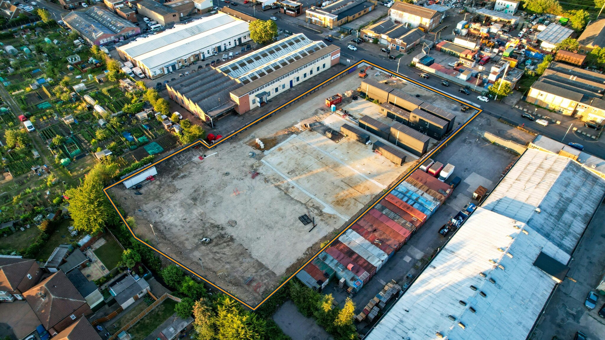 Delamare Rd, Cheshunt to rent Building Photo- Image 1 of 15