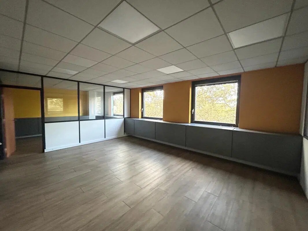 Office in Lyon to rent Interior Photo- Image 1 of 6