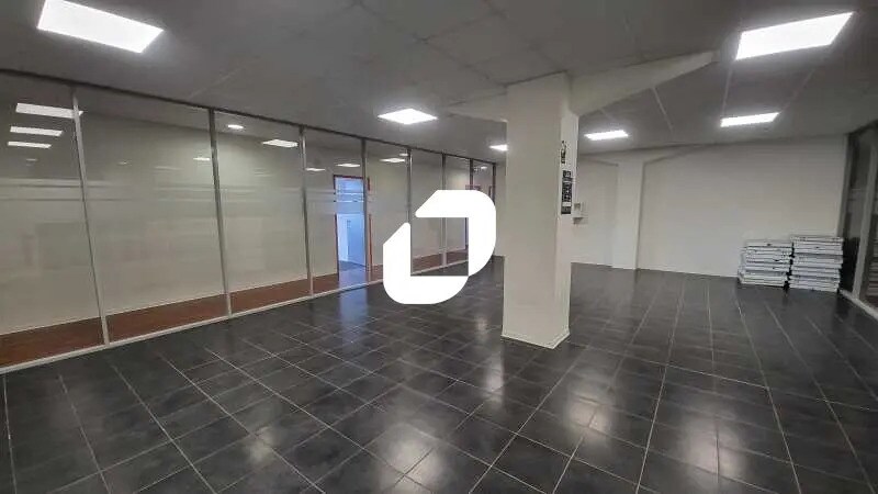 Office in Gradignan to rent - Interior Photo - Image 2 of 7