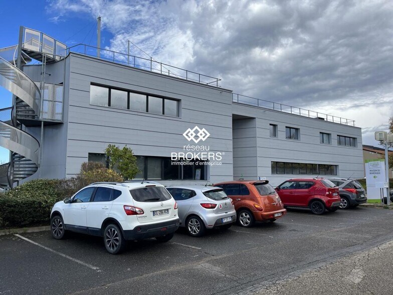 Office in Saint Clement Les Places for sale - Building Photo - Image 3 of 12