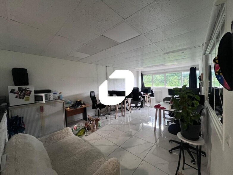 Office in Noisy-le-Grand to rent - Interior Photo - Image 3 of 5