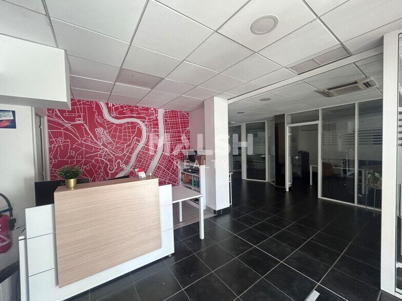 Retail in Villeurbanne to rent - Interior Photo - Image 1 of 10