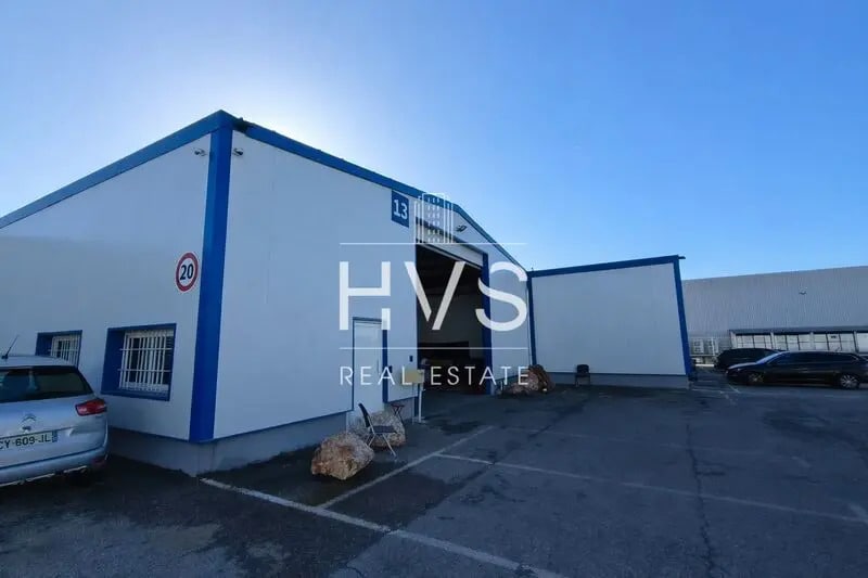 Location Entrepôt 630 m² - Photo 1