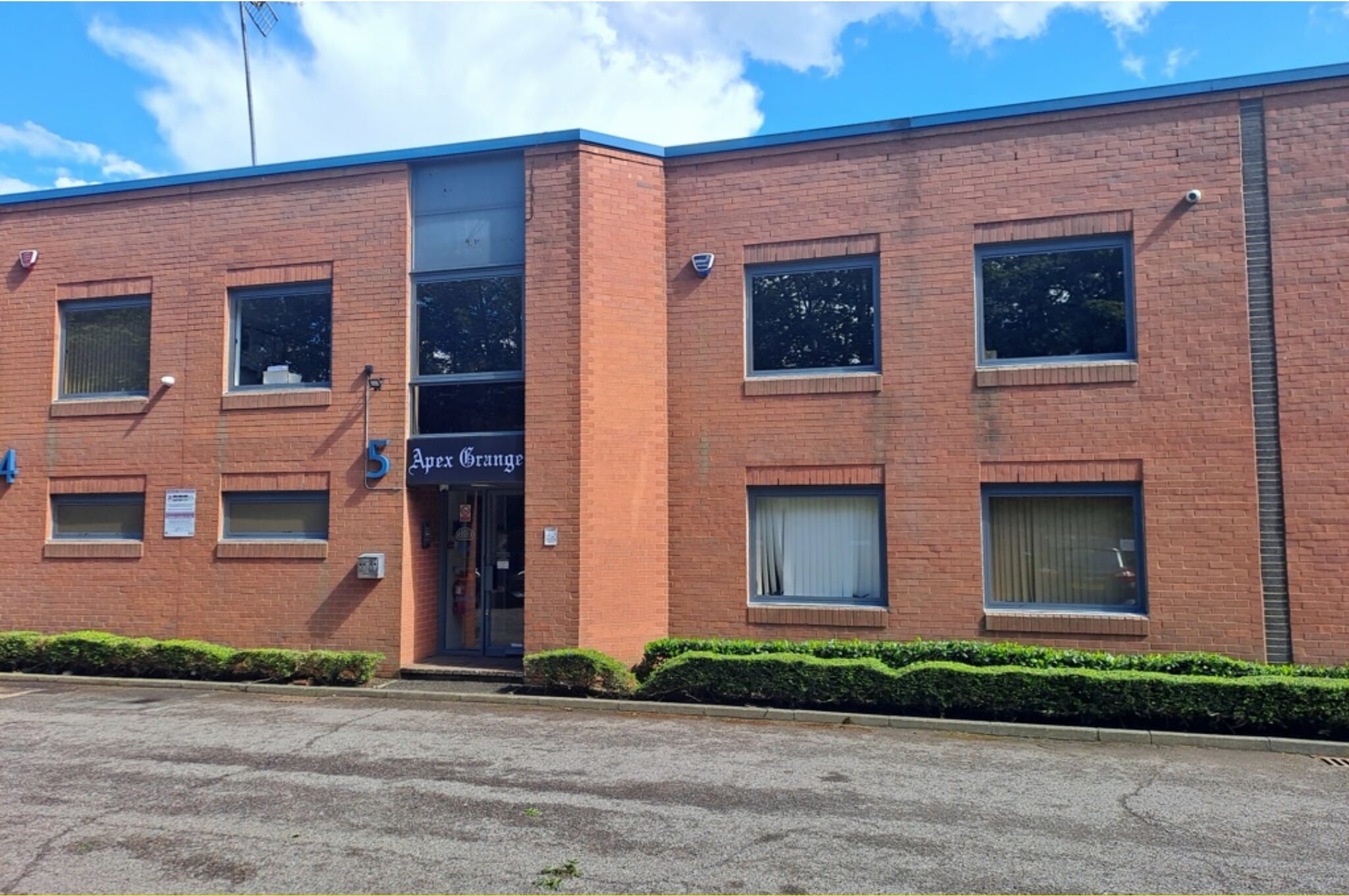 Little Mundells, Welwyn Garden City to rent Building Photo- Image 1 of 4