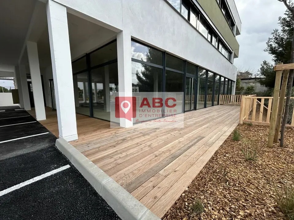 Location Commerce 357 m² - Photo 1