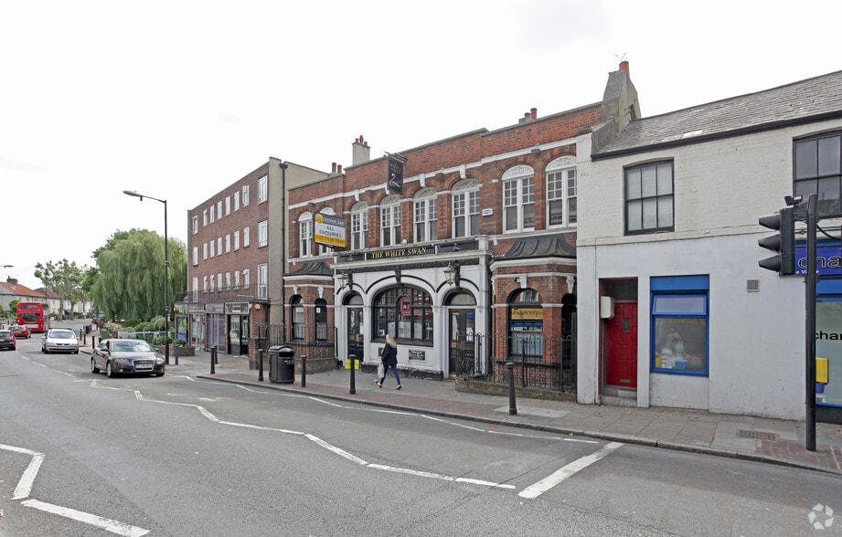 22 The Village, London to rent - Building Photo - Image 3 of 3