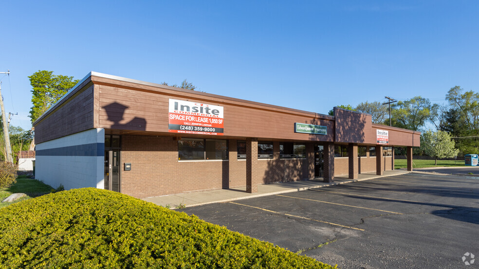 341-347 Pontiac Trail, Walled Lake, MI for sale - Building Photo - Image 2 of 12