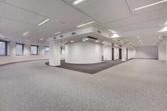 47 Rue Louis Blanc, Courbevoie to rent Interior Photo- Image 1 of 9