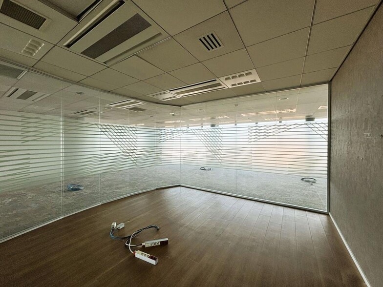 Office in Rungis to rent - Interior Photo - Image 3 of 9