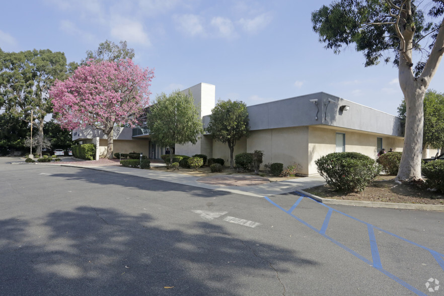 22600 Crenshaw Blvd, Torrance, CA for rent - Primary Photo - Image 1 of 24