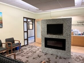 1301 4th Ave NW, Issaquah, WA to rent Interior Photo- Image 2 of 6