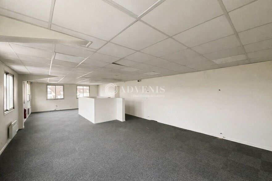 Light Industrial in Saint-Michel-sur-Orge to rent - Interior Photo - Image 2 of 4