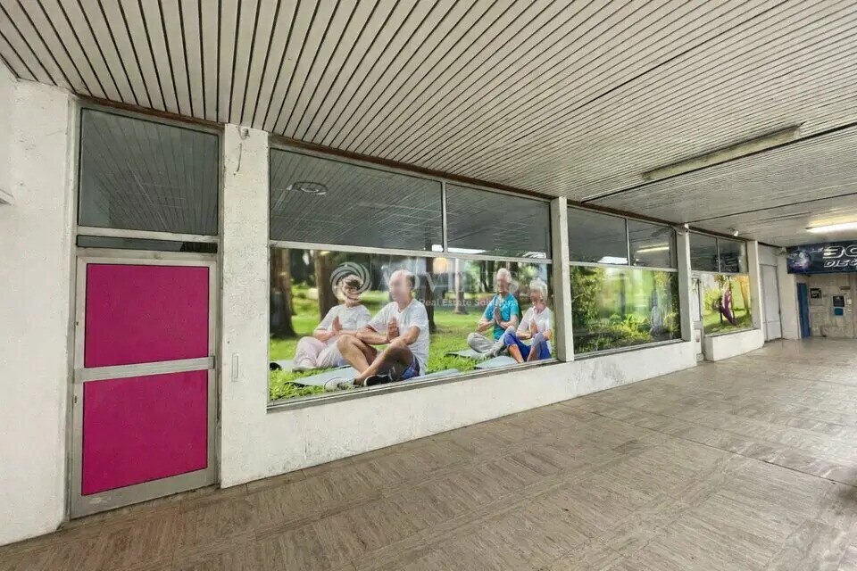 Retail in Orléans for sale Building Photo- Image 1 of 9