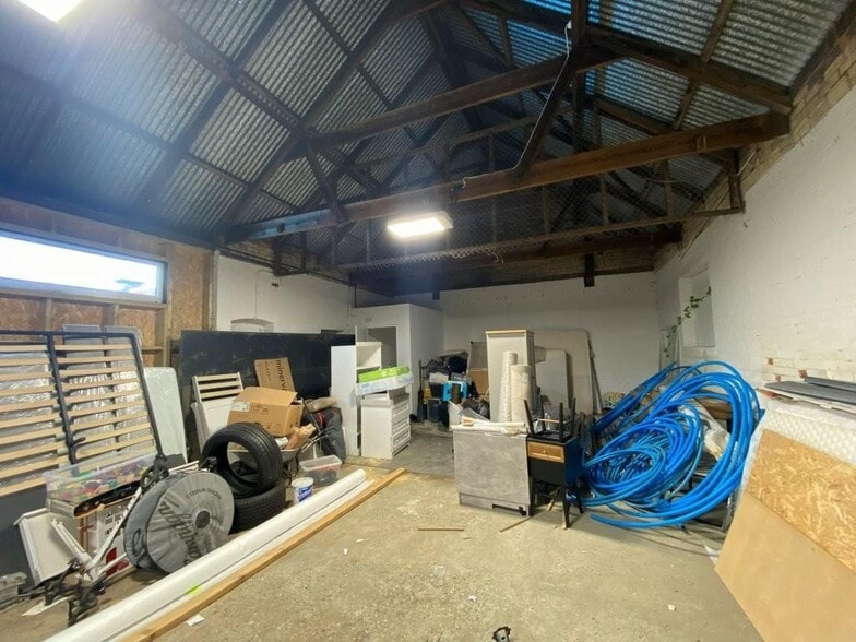 Prentice Rd, Stowmarket to rent - Building Photo - Image 2 of 3